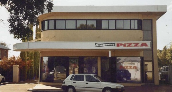Pizza shop with residence 4